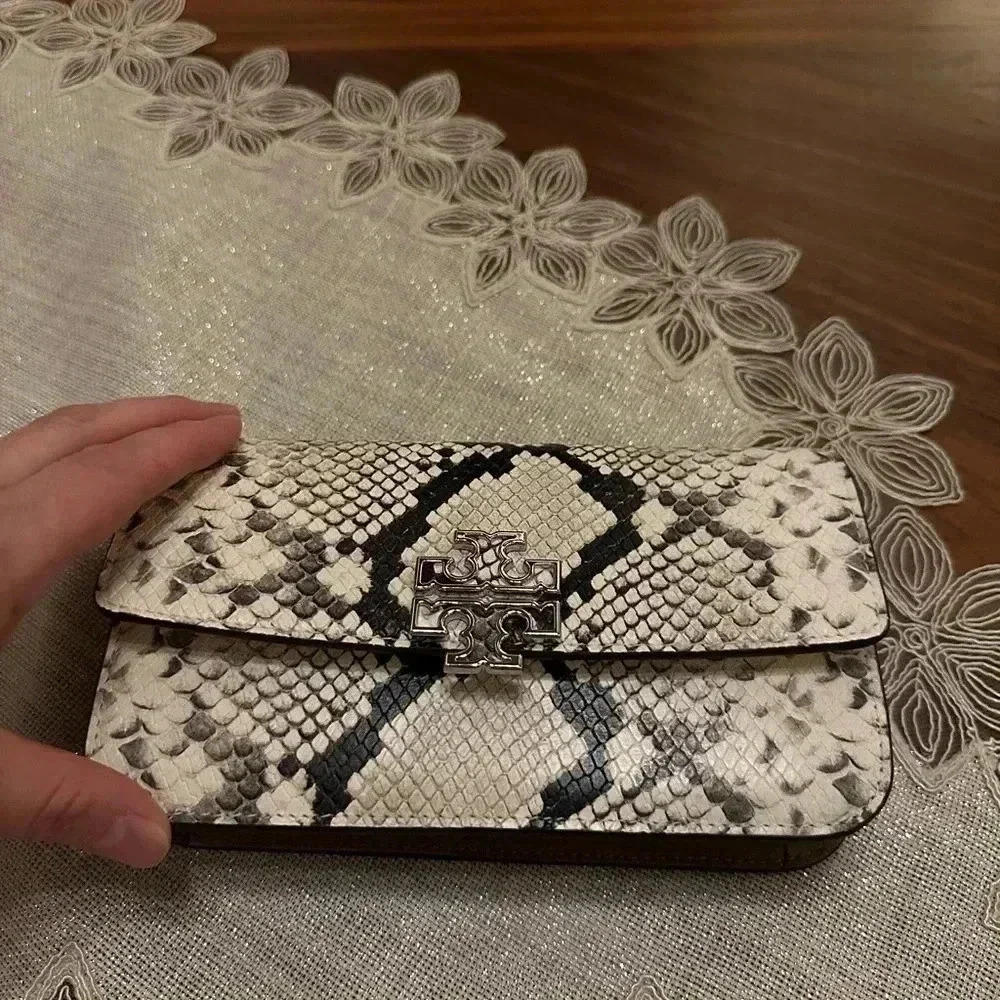 Tory Burch Warm White And Black Bag - Picture 11 of 13